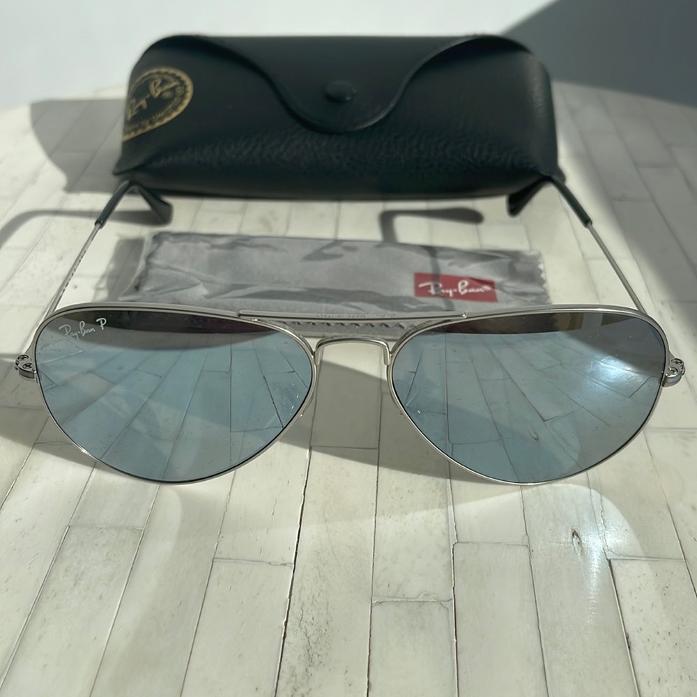 Ray Ban 3025 Large Aviator Polarized Sunglasses. Make me an Offer.